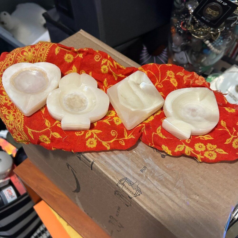 Vintage 1970s Alabaster Playing Cards Suit Shaped Alabaster Ashtrays GORGEOUS